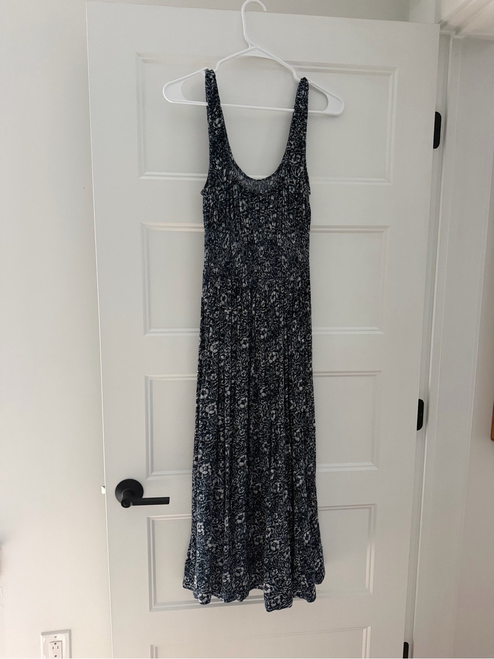 FAHERTY BRAND SUNSEEKER DRESS IN NAVY FLORAL SIZE SMALL